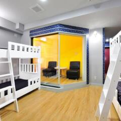 Отель Khaosan World Asakusa RYOKAN & HOSTEL Япония, Токио - отзывы, цены и фото номеров - забронировать отель Khaosan World Asakusa RYOKAN & HOSTEL онлайн фитнесс-зал