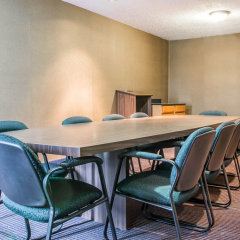Quality Inn & Suites Airport in Flint, United States of America from 82$, photos, reviews - zenhotels.com hotel interior