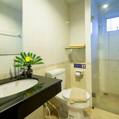 Отель Sea Breeze Jomtien Residence Таиланд, Паттайя - отзывы, цены и фото номеров - забронировать отель Sea Breeze Jomtien Residence онлайн ванная фото 2