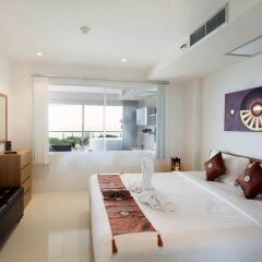 Отель Sunset Plaza Phuket A5 комната для гостей фото 7