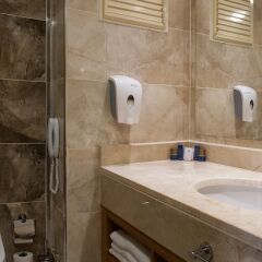 Отель Aquasis Deluxe Resort & Spa - All Inclusive ванная фото 2