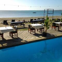 Отель Travellers Beach Resort питание фото 2