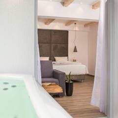 Отель Mediterranean Beach Palace Hotel Греция, Остров Санторини - отзывы, цены и фото номеров - забронировать отель Mediterranean Beach Palace Hotel онлайн ванная