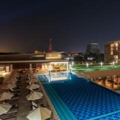 Kempinski Hotel Gold Coast City бассейн