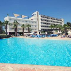 Azuline Hotel Bergantin пляж фото 2
