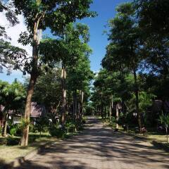 Отель Lanta Manda Resort парковка