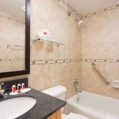 Отель Days Inn by Wyndham Washington DC/Connecticut Avenue США, Вашингтон - отзывы, цены и фото номеров - забронировать отель Days Inn by Wyndham Washington DC/Connecticut Avenue онлайн ванная