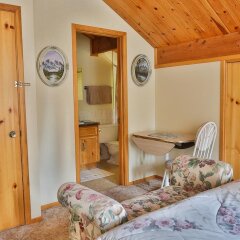 Отель Mountain River Lodge сейф в номере