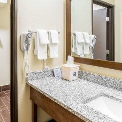 Comfort Inn in Waukesha, United States of America from 119$, photos, reviews - zenhotels.com bathroom