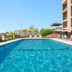 Отель Ramada by Wyndham Victoria Канада, Виктория - отзывы, цены и фото номеров - забронировать отель Ramada by Wyndham Victoria онлайн бассейн фото 3