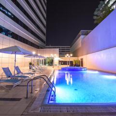 Отель Premier Inn Abu Dhabi Capital Centre бассейн