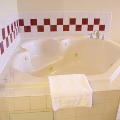 Отель Country Inn & Suites By Carlson Columbus-North Колумбус спа