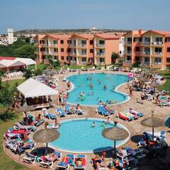 Отель Roc Cala d’en Blanes Beach Club Испания, Кала-эн-Бланес - отзывы, цены и фото номеров - забронировать отель Roc Cala d’en Blanes Beach Club онлайн бассейн фото 3
