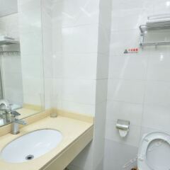Отель Hong Jian Hotel Китай, Гуанчжоу - отзывы, цены и фото номеров - забронировать отель Hong Jian Hotel онлайн ванная фото 2