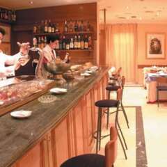 Hotel Suites Barrio de Salamanca гостиничный бар