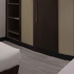 Отель Novotel Madrid Center сейф в номере