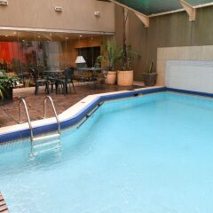 Convair Hotel бассейн