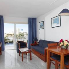 Отель Apartamentos Roc Portonova комната для гостей фото 4
