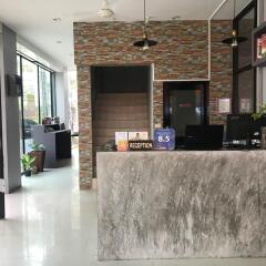 Отель Holiday Home Patong интерьер отеля