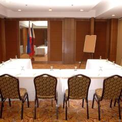 Отель Makati Crown Regency Hotel Филиппины, Макати - отзывы, цены и фото номеров - забронировать отель Makati Crown Regency Hotel онлайн помещение для мероприятий