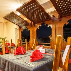 Отель Khwapa Chhen Restaurant and Guest House Непал, Бхактапур - отзывы, цены и фото номеров - забронировать отель Khwapa Chhen Restaurant and Guest House онлайн питание