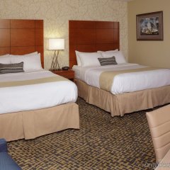 Отель Holiday Inn Raleigh Downtown - Capital, an IHG Hotel США, Роли - отзывы, цены и фото номеров - забронировать отель Holiday Inn Raleigh Downtown - Capital, an IHG Hotel онлайн комната для гостей фото 2