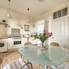 Отель Lovely 2BR Home Next to the Castle Эдинбург фото 9