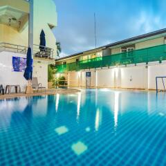 Patong Pearl Hotel бассейн