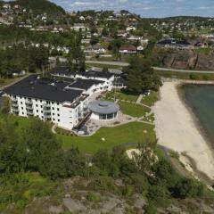 Отель Strand Hotel Fevik Норвегия, Гримстад - отзывы, цены и фото номеров - забронировать отель Strand Hotel Fevik онлайн бассейн