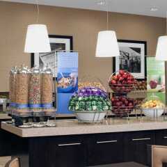 Отель Hampton Inn Manhattan-Times Square North США, Нью-Йорк - 1 отзыв об отеле, цены и фото номеров - забронировать отель Hampton Inn Manhattan-Times Square North онлайн питание фото 2