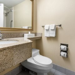 Quality Inn & Suites in Charleston, United States of America from 108$, photos, reviews - zenhotels.com bathroom