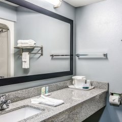 Quality Suites Maumelle - Little Rock NW in Sherwood, United States of America from 105$, photos, reviews - zenhotels.com bathroom photo 2