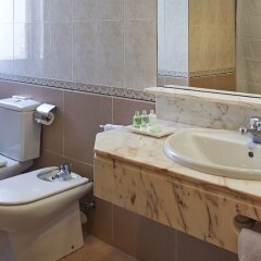 Отель Hesperia Sant Joan Suites ванная