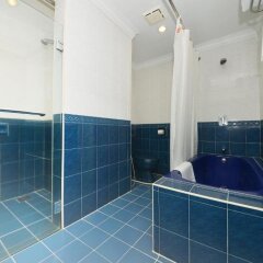 Отель Q Hotel Kuala Lumpur Малайзия, Куала-Лумпур - 1 отзыв об отеле, цены и фото номеров - забронировать отель Q Hotel Kuala Lumpur онлайн ванная фото 2