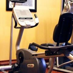 Отель Hampton Inn & Suites Los Angeles Burbank Airport Лос-Анджелес фитнесс-зал фото 2