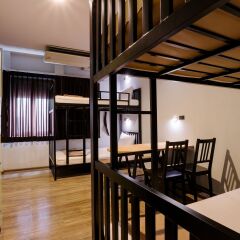 Oldtown Hostel балкон