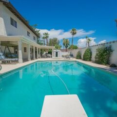 Отель Luxurious 5BR near Las Vegas Strip США, Лас-Вегас - отзывы, цены и фото номеров - забронировать отель Luxurious 5BR near Las Vegas Strip онлайн бассейн фото 3