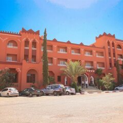 Отель Hôtel Farah Al Janoub Марокко, Уарзазат - отзывы, цены и фото номеров - забронировать отель Hôtel Farah Al Janoub онлайн парковка