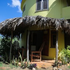 Отель Kudehya Guesthouse Ямайка, Треже-Бич - отзывы, цены и фото номеров - забронировать отель Kudehya Guesthouse онлайн вид на фасад