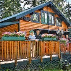 Отель Mountain River Lodge бассейн