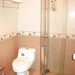 Отель Spring Garden Hotel Китай, Пекин - отзывы, цены и фото номеров - забронировать отель Spring Garden Hotel онлайн ванная