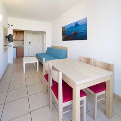 Отель Apartamentos Tramuntana в номере