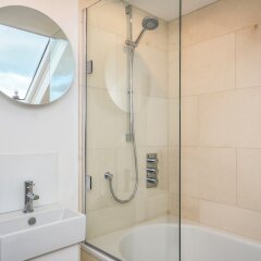 Отель 2 Bedroom Flat Near Hampstead Heath ванная