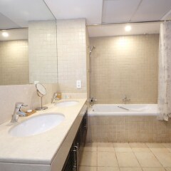 Отель New Arabian Holiday Homes - Residence 5 ванная фото 2