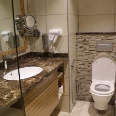 Отель Best Western Plus Pearl Creek Дубай ванная