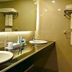 Отель Ambassador City Jomtien Таиланд, На Чом Тхиан - 1 отзыв об отеле, цены и фото номеров - забронировать отель Ambassador City Jomtien онлайн ванная фото 2