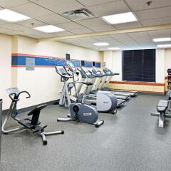 Отель Hampton Inn by Hilton Ottawa Канада, Оттава - отзывы, цены и фото номеров - забронировать отель Hampton Inn by Hilton Ottawa онлайн фитнесс-зал