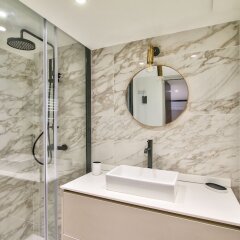 Отель 2 Suites Fantastic lux and charming apartment old town Франция, Ницца - отзывы, цены и фото номеров - забронировать отель 2 Suites Fantastic lux and charming apartment old town онлайн ванная