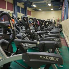 Отель Flushing YMCA США, Нью-Йорк - 1 отзыв об отеле, цены и фото номеров - забронировать отель Flushing YMCA онлайн фитнесс-зал фото 2