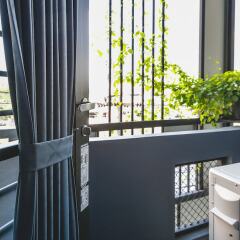 Post Factory Bed & Breakfast Sathorn Hostel - Adults Only Бангкок фото 3